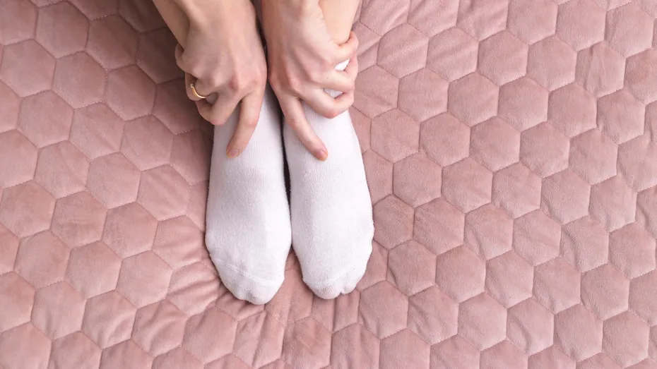 Motivul pentru care trebuie să porți șosete în picioare în timpul sexului