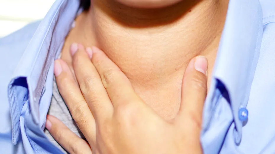Simptomul tăcut care semnalează cancerul de tiroidă. Îl depistezi când mergi la baie