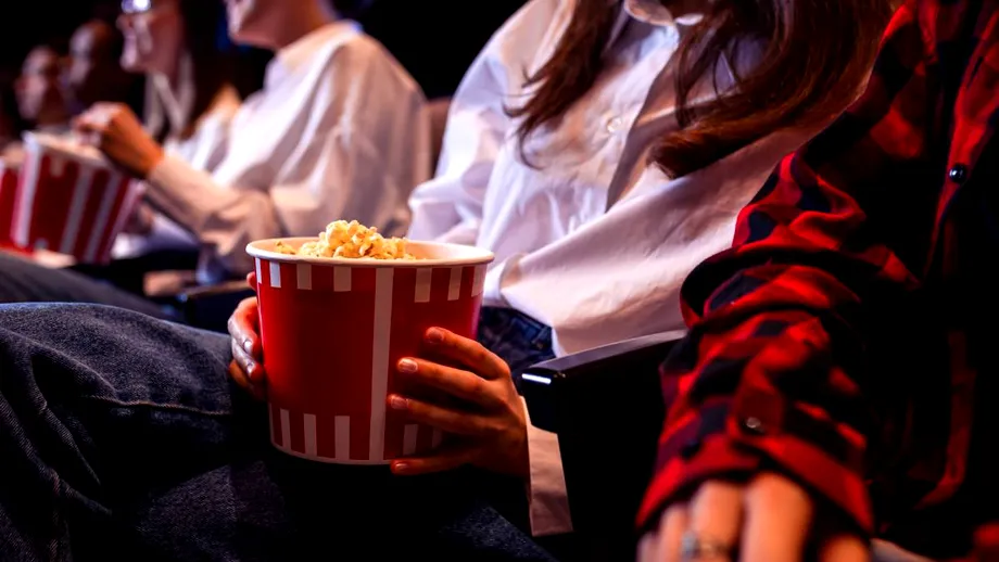 Studiu: mersul la cinema, teatru sau muzeu poate încetini procesul de îmbătrânire
