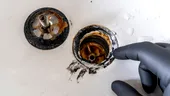 Truc simplu pentru a desfunda scurgerea de la baie în doar 15 minute. Nu ai nevoie de instalator