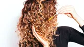 Hair Oiling: ce este și cum stimulează creșterea părului?