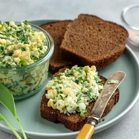 5 rețete de primăvară cu leurdă care îți detoxifică organismul și îți dau energie