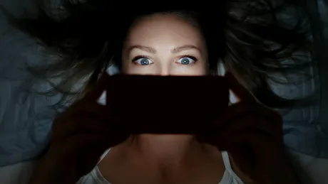 Obiceiul la care trebuie să renunți înainte de culcare dacă vrei să-ți crești șansele de a rămâne însărcinată