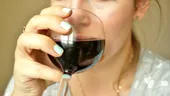 Mitul paharului de alcool înainte de culcare. De ce somnolența nu înseamnă somn de calitate