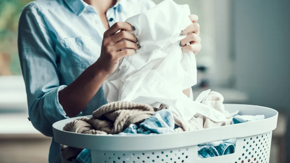 De ce trebuie să speli hainele înainte de purtare?