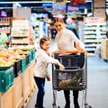 Program special în supermarketuri de Paște 2026. Ce orar vor avea Lidl, Kaufland, Auchan și Profi