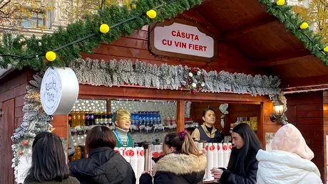 Câți lei costă o cană de vin fiert la Târgul de Crăciun din Piața Constituției
