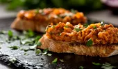 Secretul pentru o zacuscă picantă și cremoasă. Pasul care intensifică aroma legumelor
