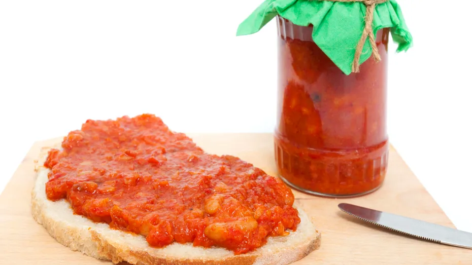 Cum pregătești o zacuscă delicioasă fără să se lipească de vas?