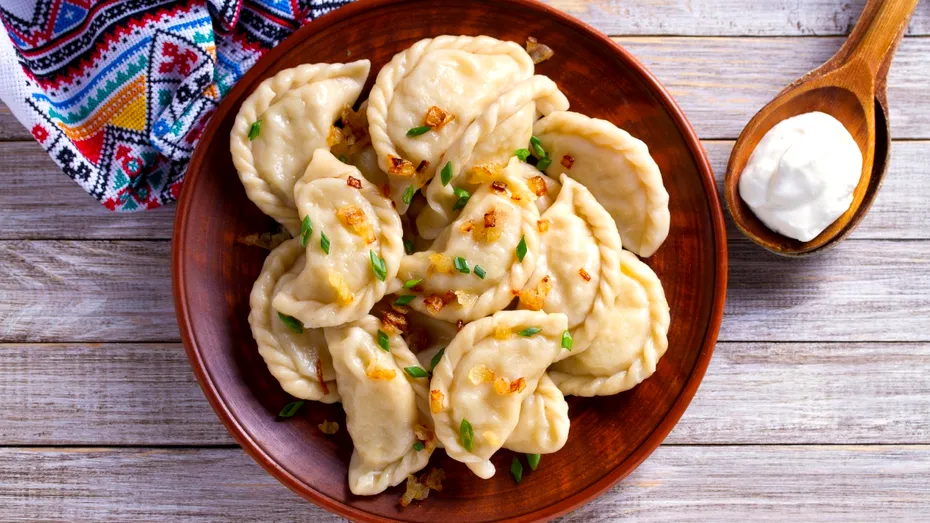 Cum se fac pelmeni. Rețeta pentru colțunași cu carne rusești