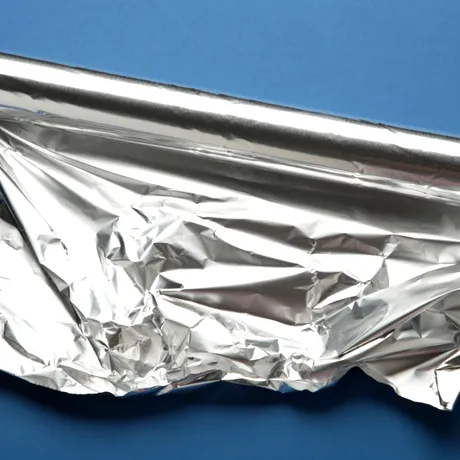 Alimente pe care nu trebuie niciodată să le gătești în folie de aluminiu. Pericolul pe care nici nu-l bănuiai