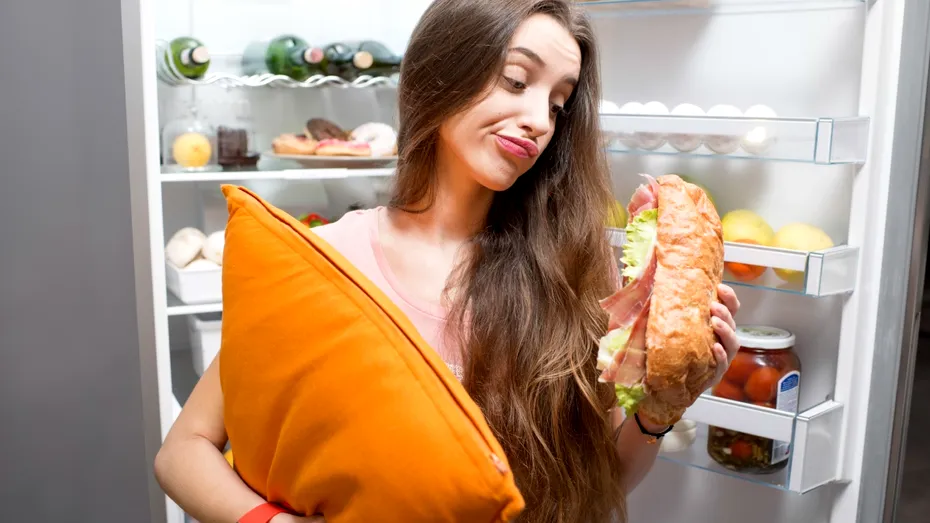 Cu cât timp înainte de a dormi trebuie să mănânci. Vei avea un somn odihnitor