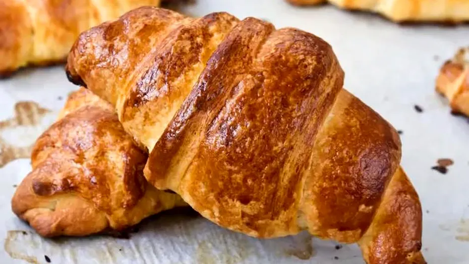 Croissant cu unt pentru mic dejun - Reteta Video
