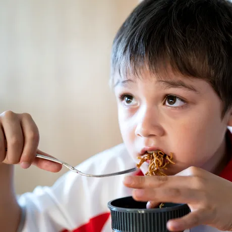 Copilul tău este mofturos la mâncare? Specialiștii avertizează: în spatele comportamentului pot exista probleme neurologice nediagnosticate