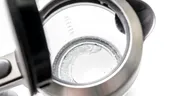 Cum să scapi rapid de calcar din fierbătorul electric și să ai apă curată