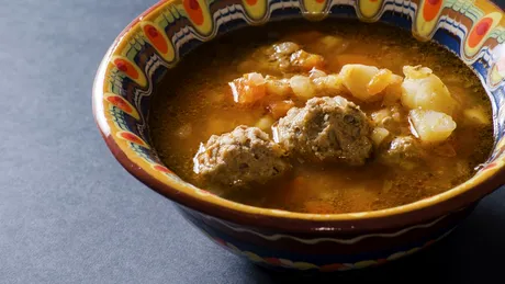 Cum dregi ciorba dacă ai pus prea mult borș