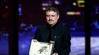 Cum arată casa lui Cristian Mungiu. Regizorul premiat la Cannes locuiește într-o vilă spectaculoasă din București