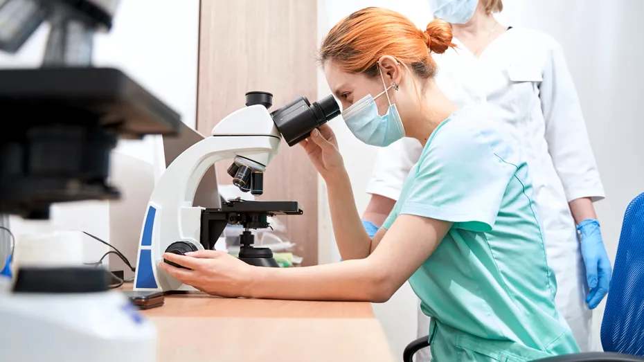 Serviciul de anatomie patologică al Spitalului „Sfântul Ioan”, dotat cu aparatură de ultimă generație pentru diagnosticarea și stadializarea cancerului