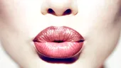 Buze apetisante cu acid hialuronic