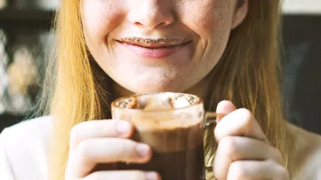 Ce bei, de fapt, când cumperi ciocolată caldă la plic. Ce conține