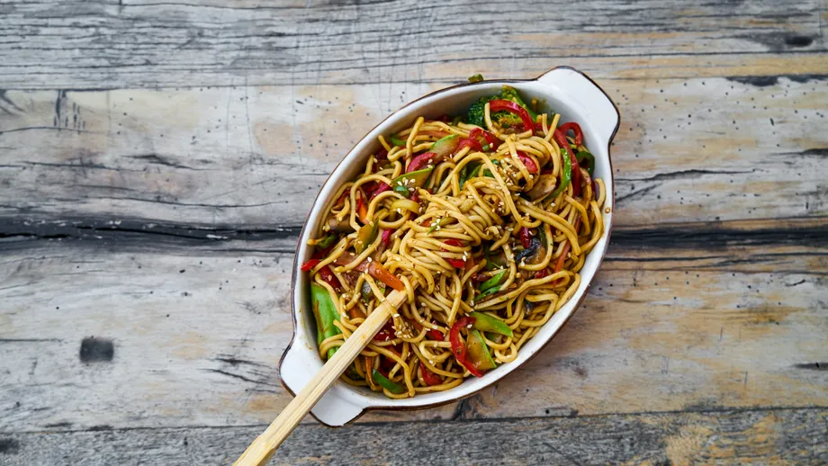 Noodles Soba cu roșii cherry, în doar 15 minute