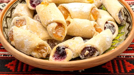 Rețeta tradițională de cornulețe de post pe care trebuie să o încerci