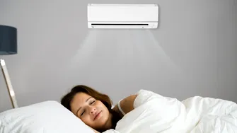 Ventilatorul pornit toată noaptea poate afecta serios sănătatea! Riscurile ascunse ale acestui obicei din timpul verii