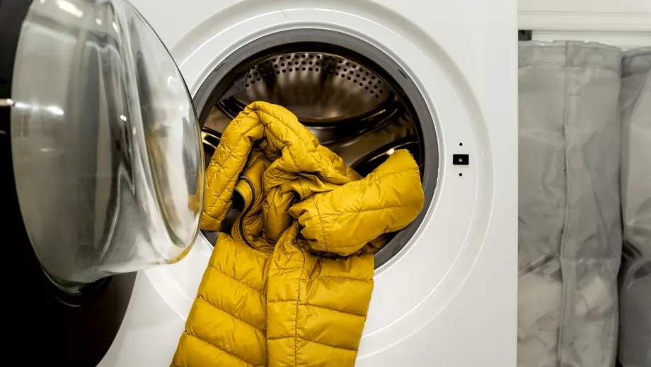 Cum să repari o geacă de fâș cu vatelină dacă s-a stricat după spălare. Trucurile care dau rezultate imediat / VIDEO