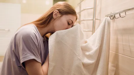 De ce miros urât prosoapele chiar după spălare. Soluțiile rapide care le redau prospețimea!