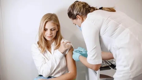 Premieră în România. Vaccinul HPV, gratuit pentru băieți și femeile cu vârsta între 18 și 45 de ani
