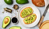 Ingredientul simplu care face un toast cu avocado mult mai gustos. Trucul recomandat de pasionații de gătit