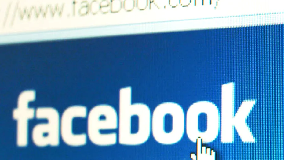 Cine stă mai mult pe Facebook, femeile sau bărbaţii?