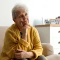 Trei lucruri pe care ar trebui să le eviți între 45 și 65 de ani. Studiul care leagă aceste obiceiuri de riscul de demență