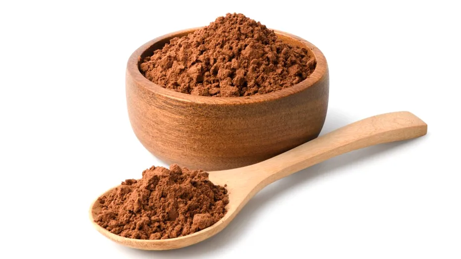 Cum să scapi de firele albe de păr cu pudra de cacao