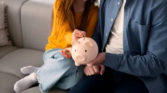 Cinci lecții simple despre bani pe care copiii le pot învăța acasă. Obiceiurile care îi ajută să devină adulți responsabili
