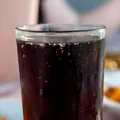 Ce efect poate avea cofeina din Cola asupra creierului copiilor? Ce au descoperit cercetătorii despre sucurile consumate de copii
