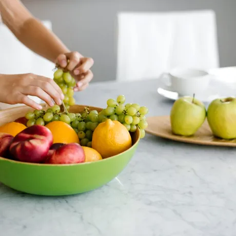 Tu știi cât zahăr consumi când mănânci fructe? Iată ce trebuie să știi!
