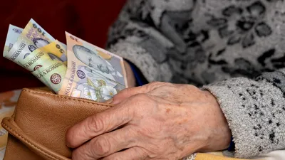 Pensionarii cu venituri sub 2.000 de lei vor primi un ajutor de 700 de lei / VIDEO