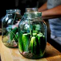 Ce fel de sare se pune la murături? Secretul pentru ca legumele să rămână tari și gustoase