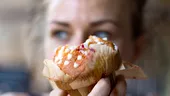 De ce apar pofte alimentare înainte de menstruație. Ce se întâmplă în organism?