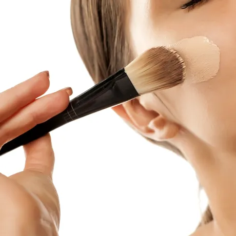 Trucuri pentru un fond de ten rezistent în vacanță și pe caniculă