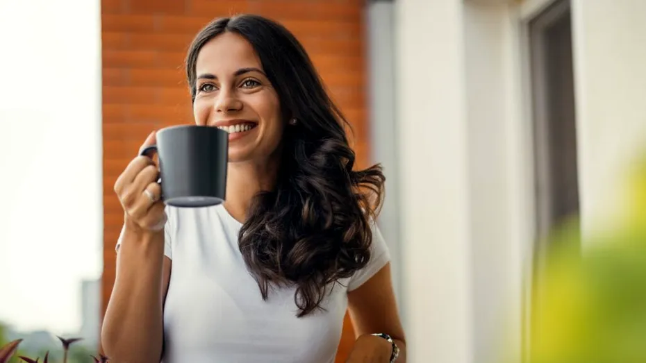 Ceaiul care te scapă de mirosul de ceapă. Îți face efectul mai bine decât guma de mestecat