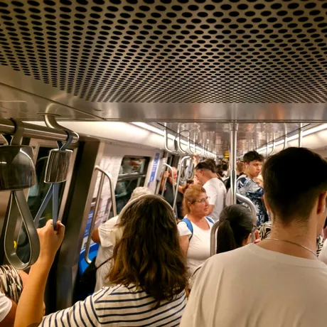 Aerul din metroul bucureștean, toxic pentru călători. Românii respiră zilnic particule periculoase în stații aglomerate