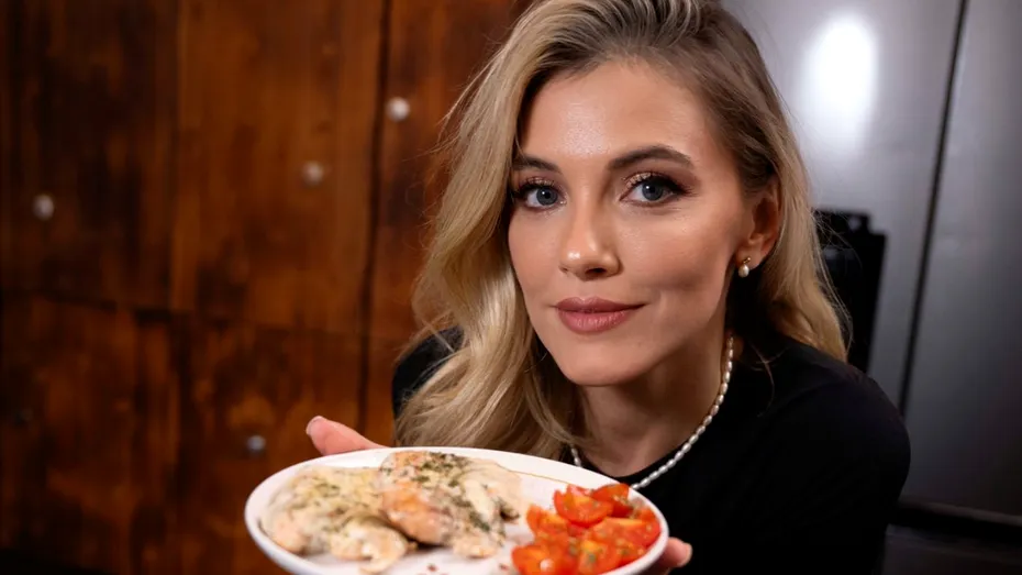 Cum gătește Andreea Ibacka somon cu sos alb. Printre ingrediente sunt și smântâna de gătit și parmezanul