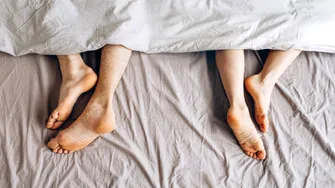 Fenomenul „sleep divorce”: de ce tot mai multe cupluri aleg să doarmă separat