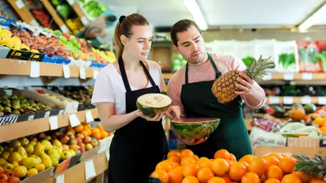 Fructul pe care nu ar trebui să-l cumperi niciodată deja tăiat. Pare sănătos, dar poate ascunde riscuri serioase