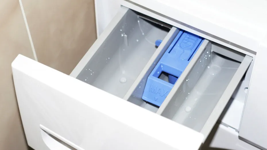 Cum să scapi de calcarul din mașina de spălat cu un ingredient banal din bucătărie. Costă 7 lei și îți ajunge câteva luni!