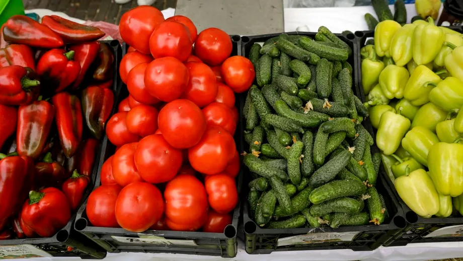 Cum îți dai seama că roșiile au fost tratate cu chimicale. Semnele la care să fii atent