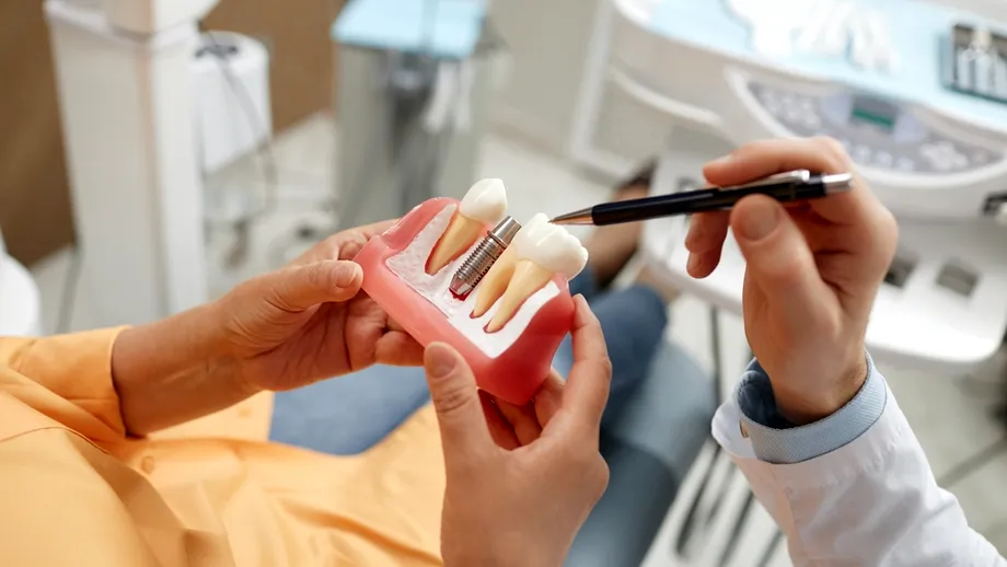 Ce riști dacă pierzi un dinte și nu pui rapid implant