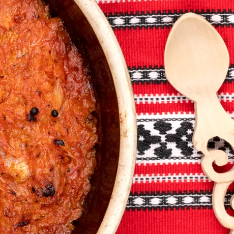 Varza călită îți provoacă balonare? Ingredientul pe care să-l pui în mâncare pentru a scăpa de disconfort